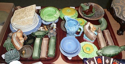 Lot 187 - Three trays including Wedgwood, Wade, modern ceramics etc