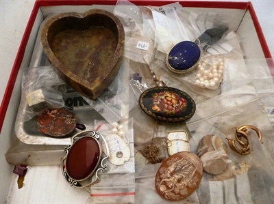 Lot 218 - A box of loose gem stones, gem-set jewellery, etc