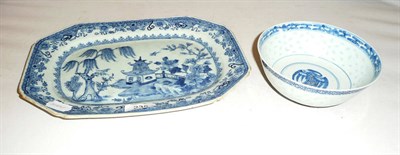 Lot 235 - A Chinese blue export small meat dish and a 'rice' bowl (2)