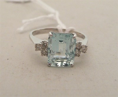 Lot 286 - A 14ct white gold aquamarine and diamond ring