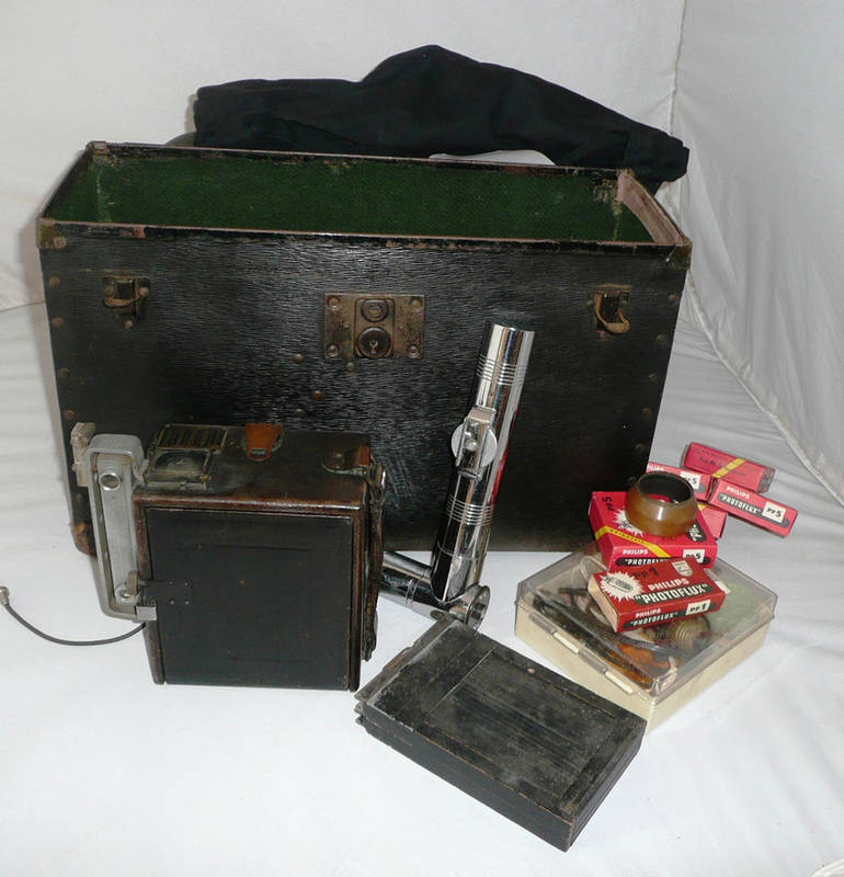 Lot 1228 - A Graflex Pre-Anniversary Speed Graphic Camera Outfit, circa 1935, 3 1/4 x 4 1/4 plate size,...