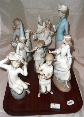 Lot 5 - Eight pieces of Lladro