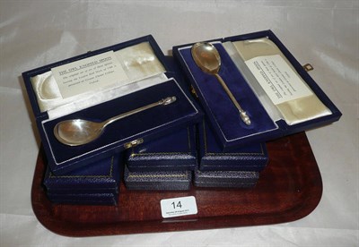 Lot 14 - A set of eight owl terminal spoons, cased, approx 8oz