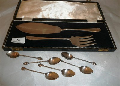 Lot 24 - A pair of fish servers and six silver coffee spoons (used) 8oz approximately