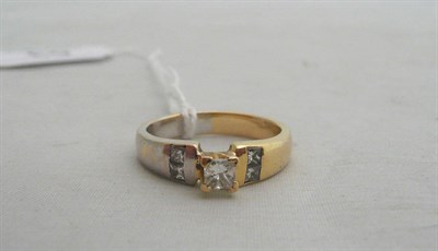 Lot 53 - Princess cut diamond set ring, stamped 750