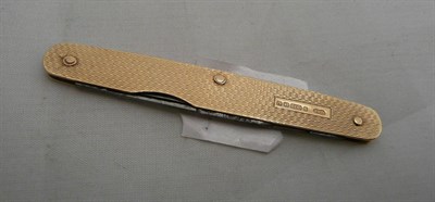 Lot 60 - A 9ct gold penknife