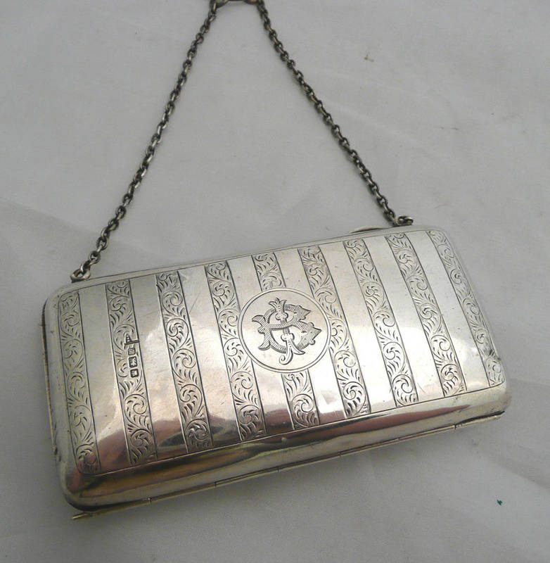 Lot 87 - Ladies silver purse