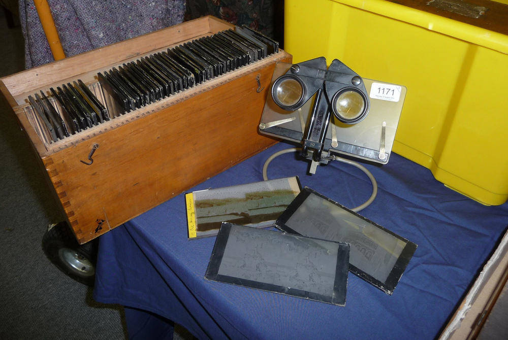 Lot 1171 - A Carl Zeiss Table-Top Stereoscopic Viewer, for viewing glass stereo slides, with black...