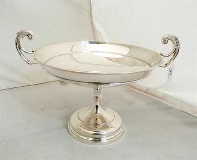Lot 45 - A Walker & Hall silver footed bowl, 25.6oz approximate weight