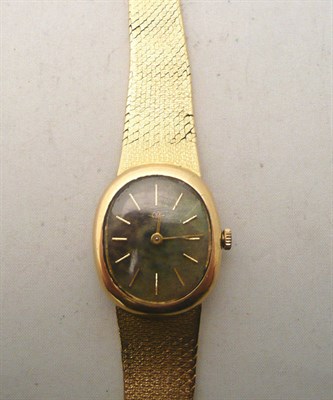 Lot 77 - A lady's Movado wristwatch stamped 750