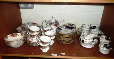 Lot 137 - Coalport tea service and a Royal Albert 'Old Country Roses' tea/dinner service
