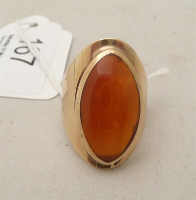 Lot 167 - An amber coloured ring