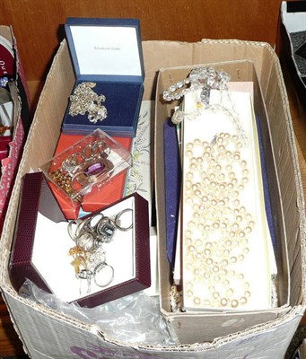 Lot 227 - A box of assorted silver and costume jewellery