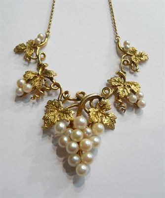 Lot 105 - A 9ct gold cultured pearl-set grapevine necklace