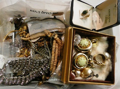 Lot 122 - A box of assorted silver and costume jewellery and scrap