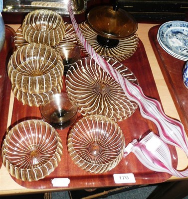 Lot 176 - A tray of Venetian glass and a pink trailed glass pipe (a.f.)