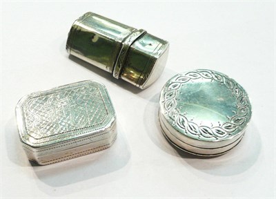 Lot 243 - A silver vinaigrette (lacking grille), a Georgian silver pill box and a Georgian white metal...