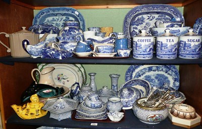 Lot 258 - A quantity of assorted blue and white pottery etc (two shelves)