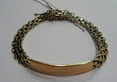 Lot 22 - A 9ct gold identity bracelet