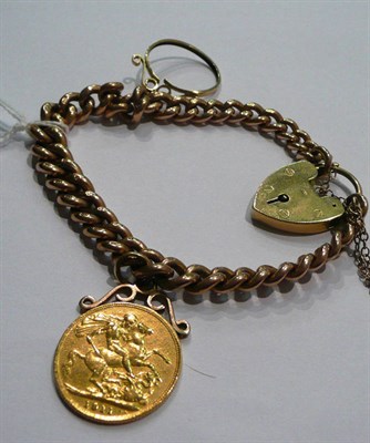 Lot 27 - A curb bracelet hung with a soldered sovereign