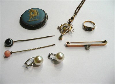 Lot 33 - Quantity of jewellery, eight items including pair of earrings