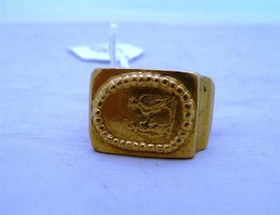 Lot 408 - Gentleman's ring, engraved