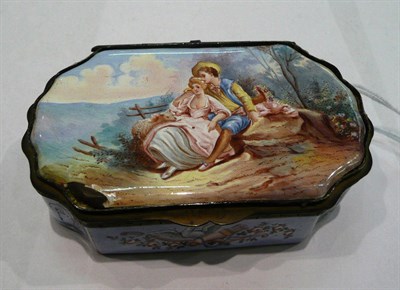 Lot 416 - Enamelled snuff box