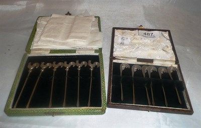 Lot 487 - Cased feather cocktail sticks and hen cocktail sticks