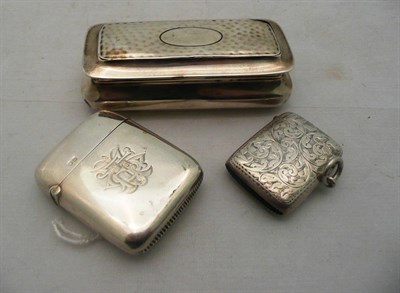 Lot 520 - Two silver vestas and a silver rectangular box