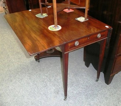 Lot 666 - Mahogany George III Pembroke table