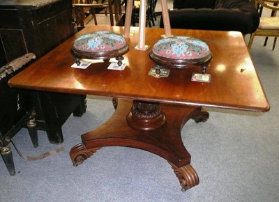 Lot 687 - William IV mahogany breakfast table