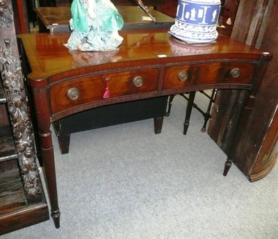Lot 752 - George III style concave serving table