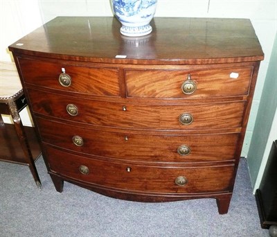 Lot 790 - A late George III mahogany and line decorated bow front chest 130cm x 57.5cm x 89cm