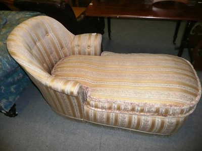 Lot 840 - A day bed