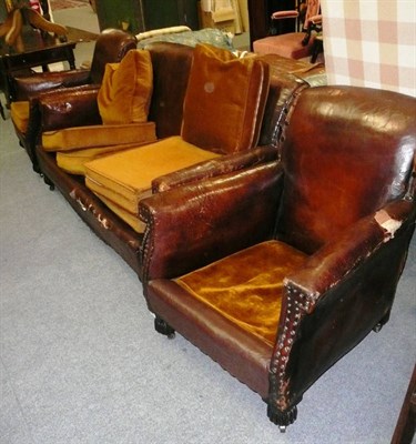 Lot 850 - Three piece leather suite