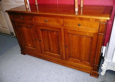 Lot 886 - A modern sideboard