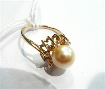 Lot 71 - A cultured pearl and diamond cluster ring