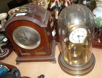 Lot 78 - A Gustar Becker anniversary clock and a walnut cased mantel clock