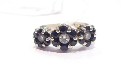 Lot 271 - A sapphire and diamond ring