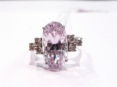 Lot 283 - A 14ct white gold kunzite and diamond ring