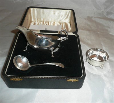 Lot 29 - Silver sauce boat and ladle in fitted case and a small Garrards silver bowl (2)