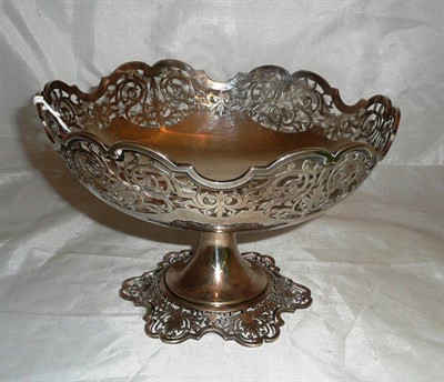 Lot 46 - Mappin & Webb pierced silver pedestal bowl, 20oz