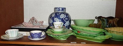 Lot 125 - Prunus decorated blue and white ginger jar and cover, Bretby jardiniere and assorted decorative...