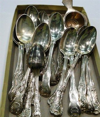 Lot 288 - Seventeen various kings pattern table spoons approx 28 oz