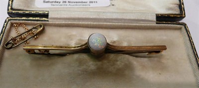 Lot 431 - A 9ct gold and opal bar brooch