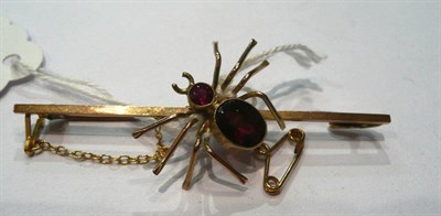 Lot 442 - 9ct gold Garnet spider bar brooch