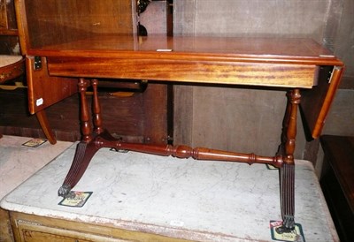 Lot 529 - Reproduction coffee table with drop leaves