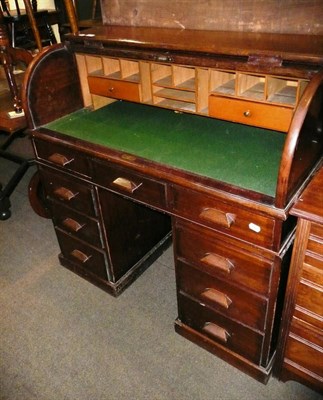 Lot 538 - A oak roll top desk