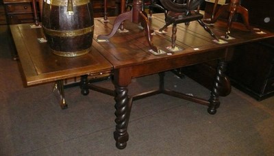 Lot 542 - Oak draw leaf table on barley twist legs