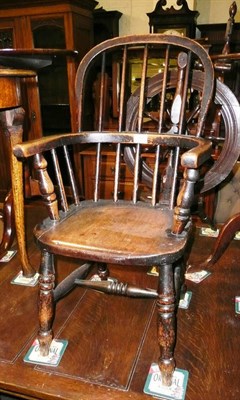 Lot 546 - 19th century child's Windsor arm chair